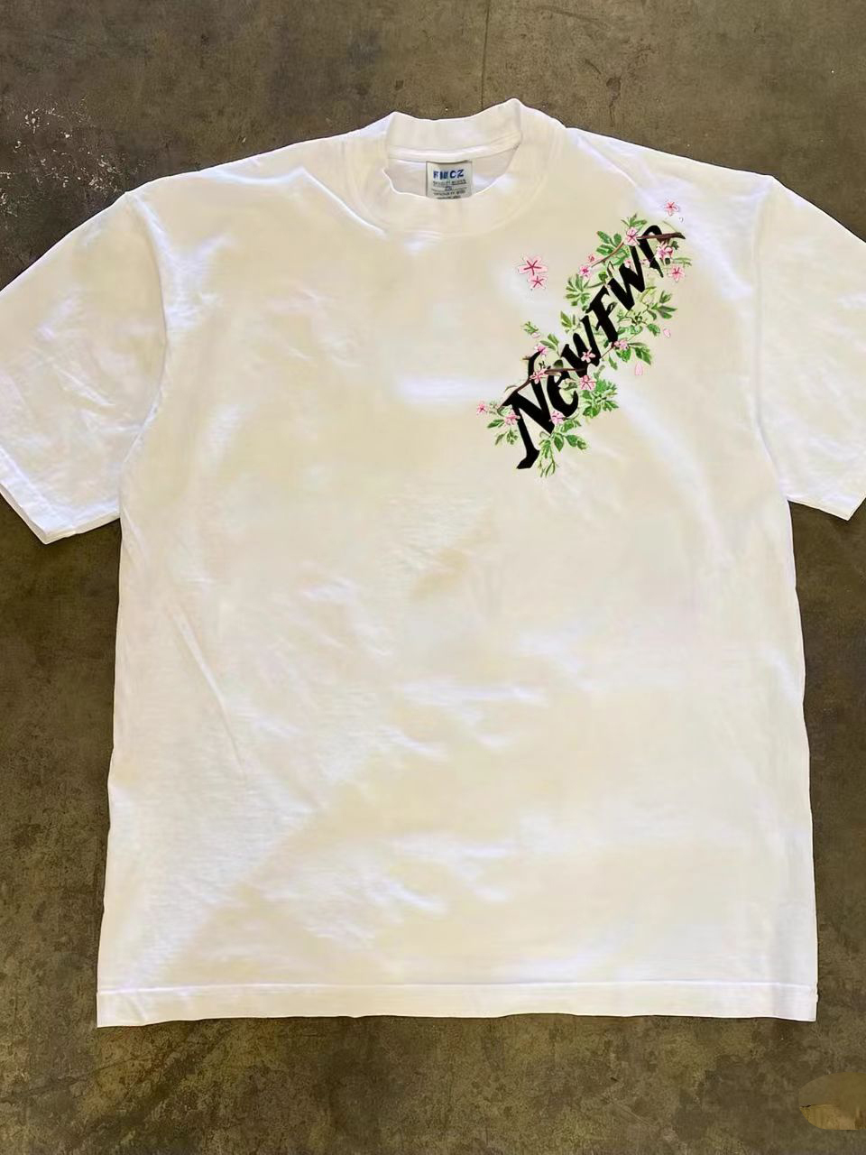 Streetwear Brand With Flowers - Camiseta de Algodão Puro com Estampa
